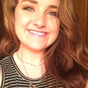 Meet your Posher, Abbey